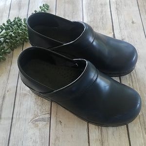 Dansko Women's Nurse Clogs FLAWS!